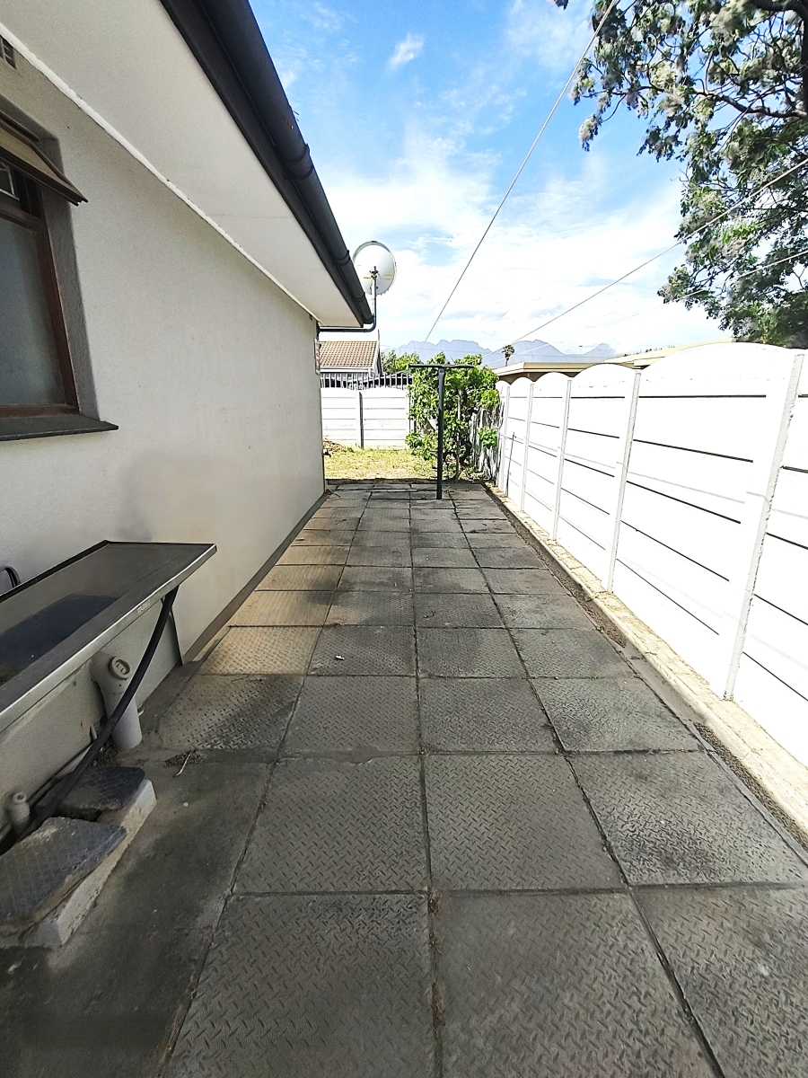 To Let 3 Bedroom Property for Rent in Strandvale Western Cape